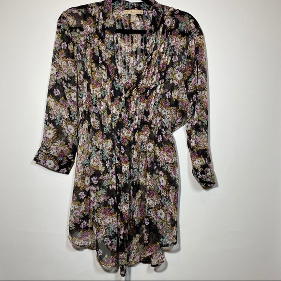 Sheer light blouse - Picture 2 of 3